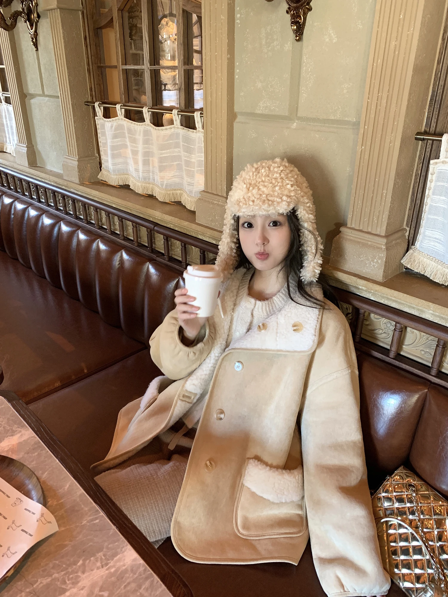 Теплое двустороннее пальто из овечьей замши и натуральной овчины, полностью шерстяное, повседневное, с длинными рукавами, средней длины, для женщин
Теплое двустороннее пальто из овечьей замши и натуральной овчины, полностью шерстяное, повседневное, с длинными рукавами, средней длины, для женщин