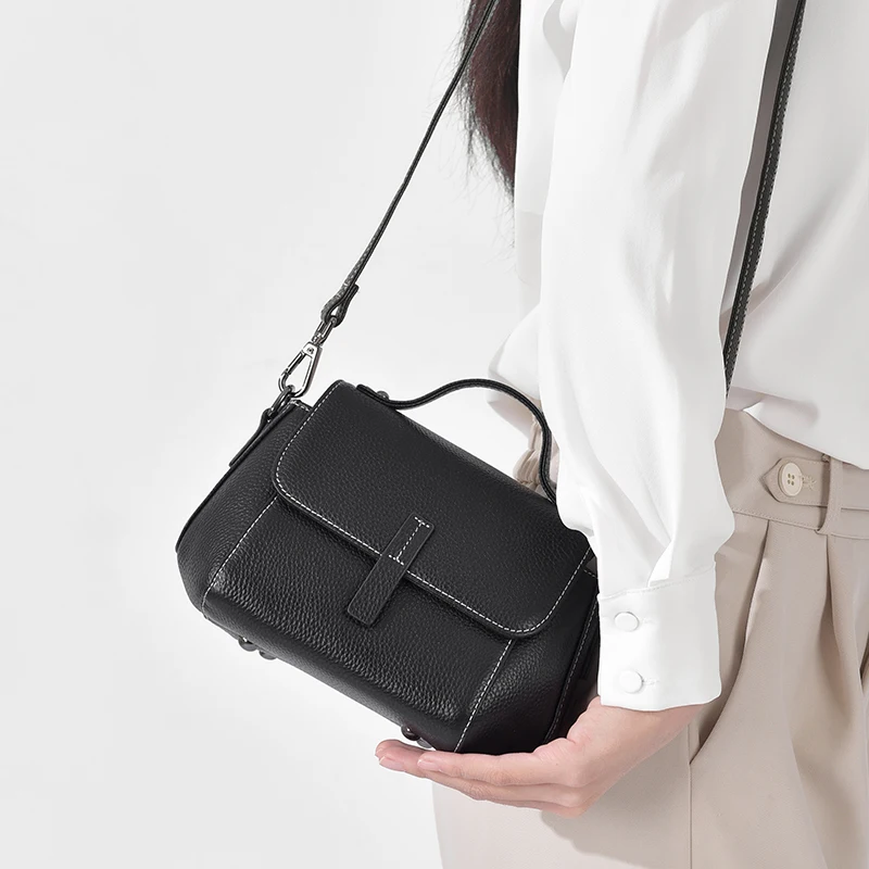 Designer Vintage Leather Shoulder Bag for Women, Trendy Genuine Cowhide Hobo Purse, Versatile for Office Daily Travel Gifts New
Designer Vintage Leather Shoulder Bag for Women, Trendy Genuine Cowhide Hobo Purse, Versatile for Office Daily Travel Gifts New
