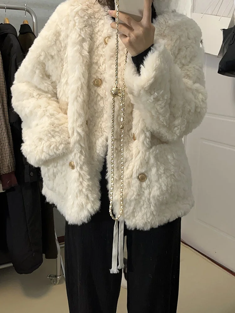 Новая повседневная модная короткая теплая куртка из кроличьего меха 2025 года, женская верхняя одежда, зимнее пальто для студентов в корейском стиле с длинными рукавами
Новая повседневная модная короткая теплая куртка из кроличьего меха 2025 года, женская верхняя одежда, зимнее пальто для студентов в корейском стиле с длинными рукавами