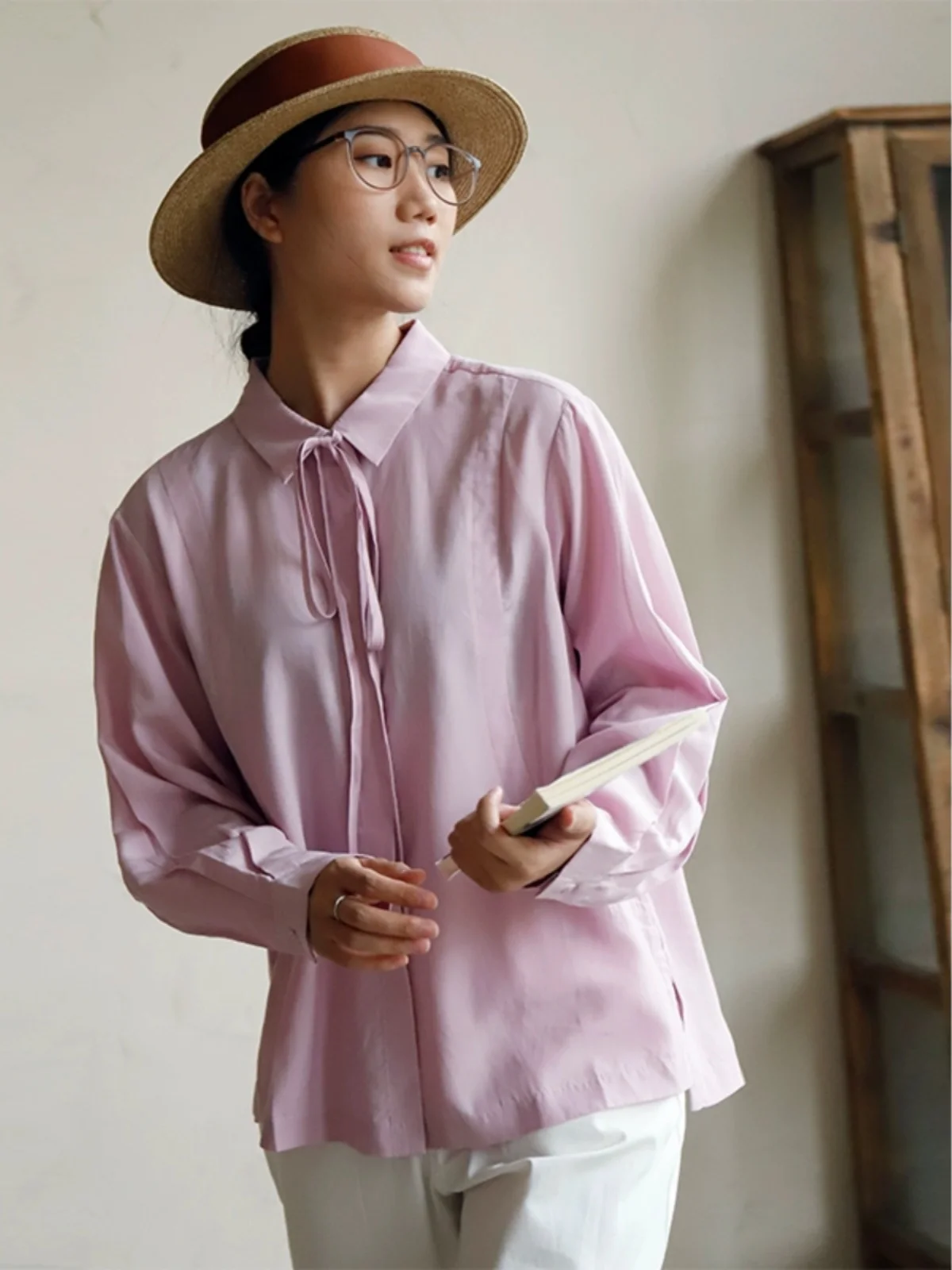 Женская блузка Ele Pure Color Silk с длинным рукавом, свободного кроя, с пуговицами, новинка осени 2023, для офиса и повседневной носки
Женская блузка Ele Pure Color Silk с длинным рукавом, свободного кроя, с пуговицами, новинка осени 2023, для офиса и повседневной носки