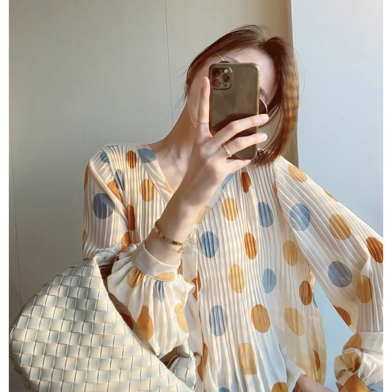 Women's Long Sleeve V-Neck Polka Dot Sun Protection Shirt Summer Thin Chiffon Cardigan Top Outerwear Korean Style
Women's Long Sleeve V-Neck Polka Dot Sun Protection Shirt Summer Thin Chiffon Cardigan Top Outerwear Korean Style