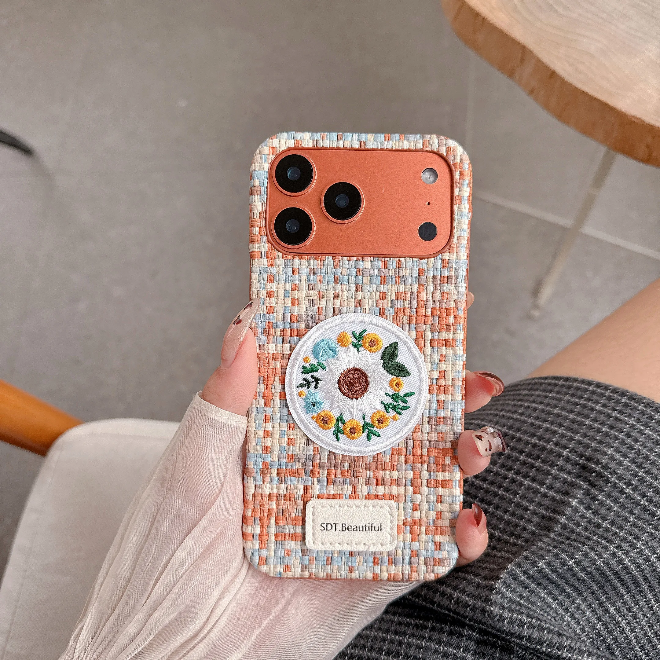 Vintage Woven & Floral Rhinestone Phone Case for iPhone 17 Pro Max 16 15 14, Luxury Elegant Lady Style Cover
Vintage Woven & Floral Rhinestone Phone Case for iPhone 17 Pro Max 16 15 14, Luxury Elegant Lady Style Cover