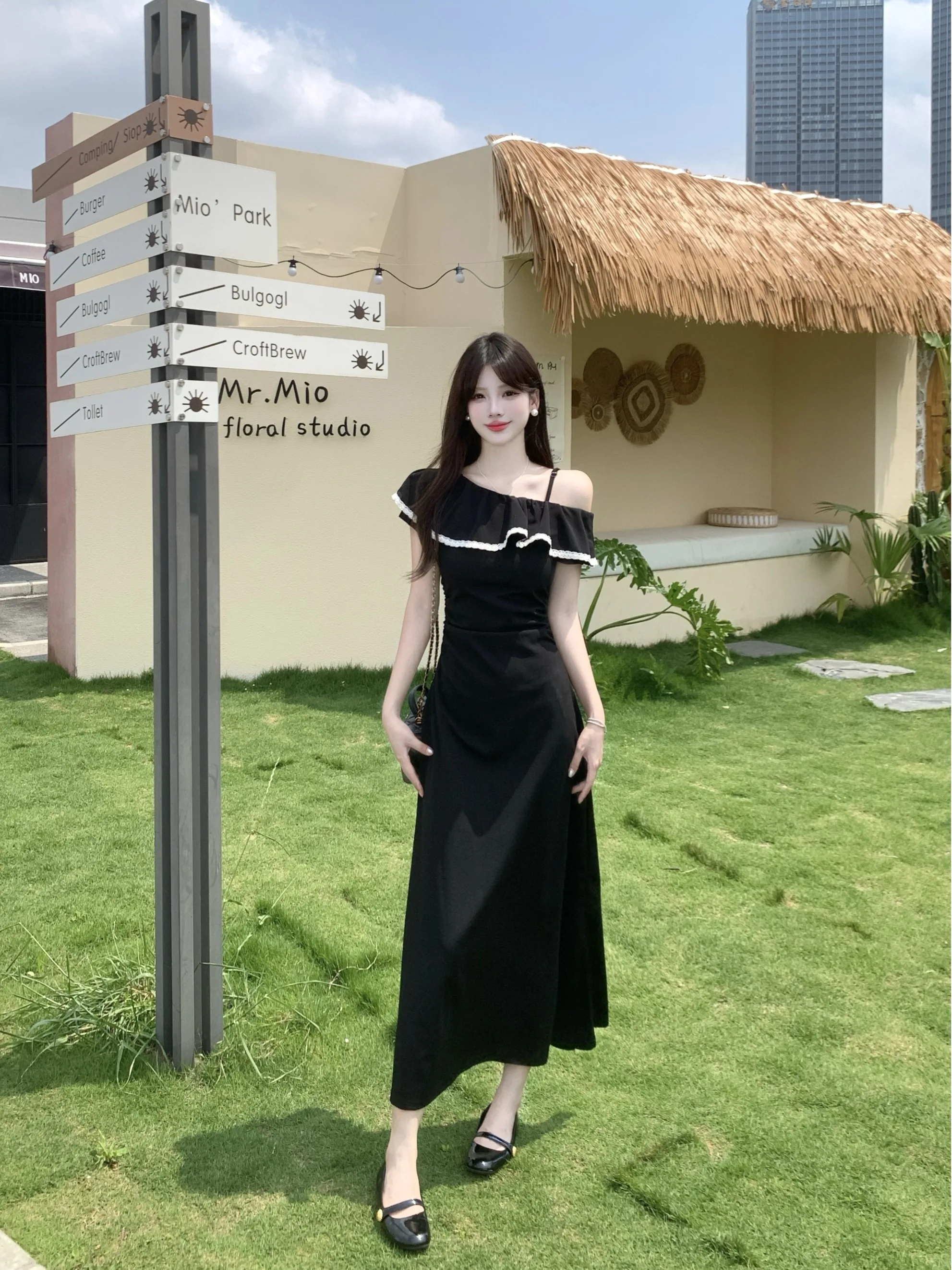 plus Size Women's Shoulder Bared Short Sleeve Dress A-Line Black Dress Slimming Design High Waist Commute Style Korean F...
plus Size Women's Shoulder Bared Short Sleeve Dress A-Line Black Dress Slimming Design High Waist Commute Style Korean F...