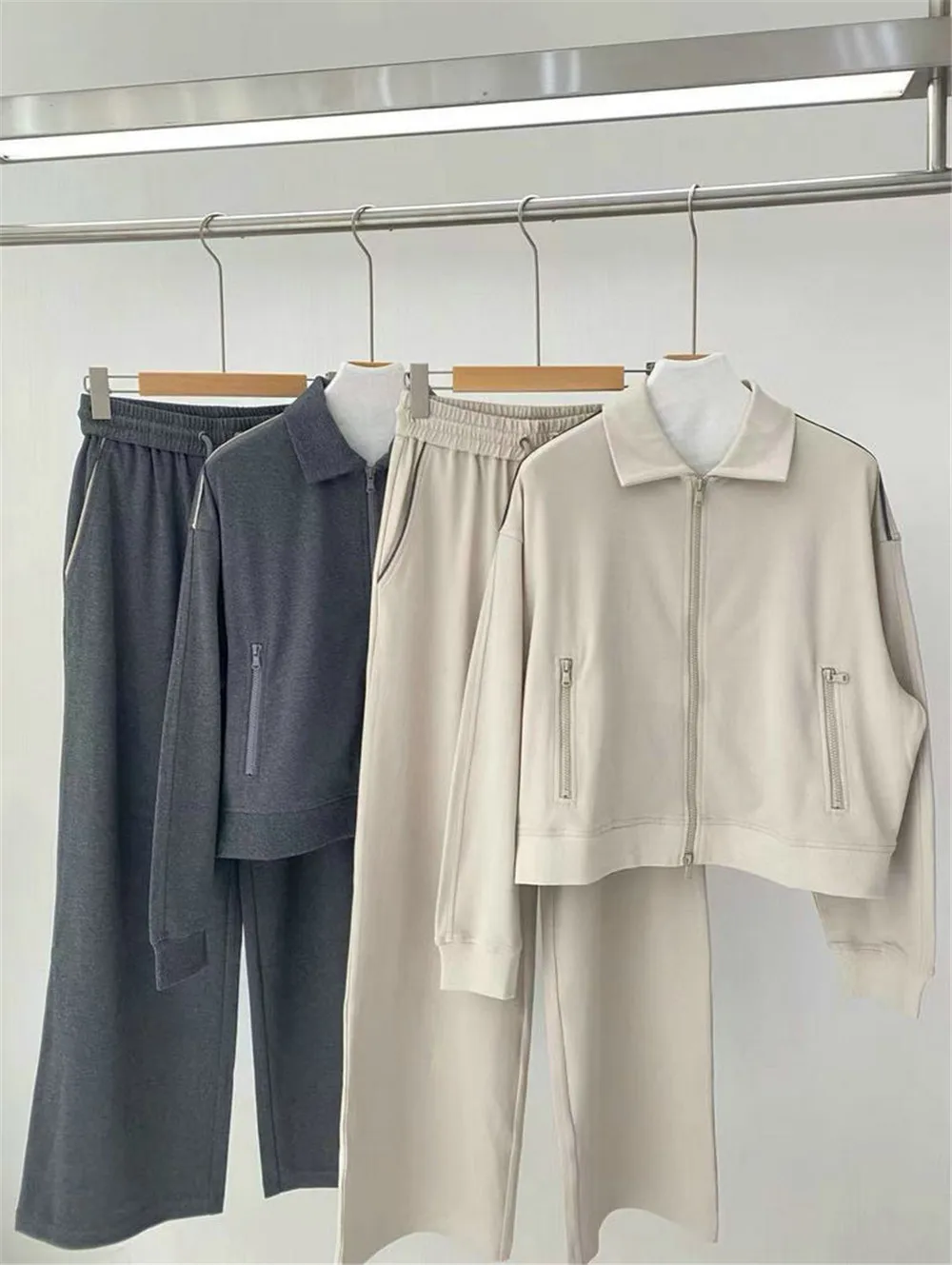 25 Autumn/Winter New Product Women's Cotton Blended Collar Zipper cardigan Top+Casual High Waist Wide Leg Pants Two Piece Set
25 Autumn/Winter New Product Women's Cotton Blended Collar Zipper cardigan Top+Casual High Waist Wide Leg Pants Two Piece Set