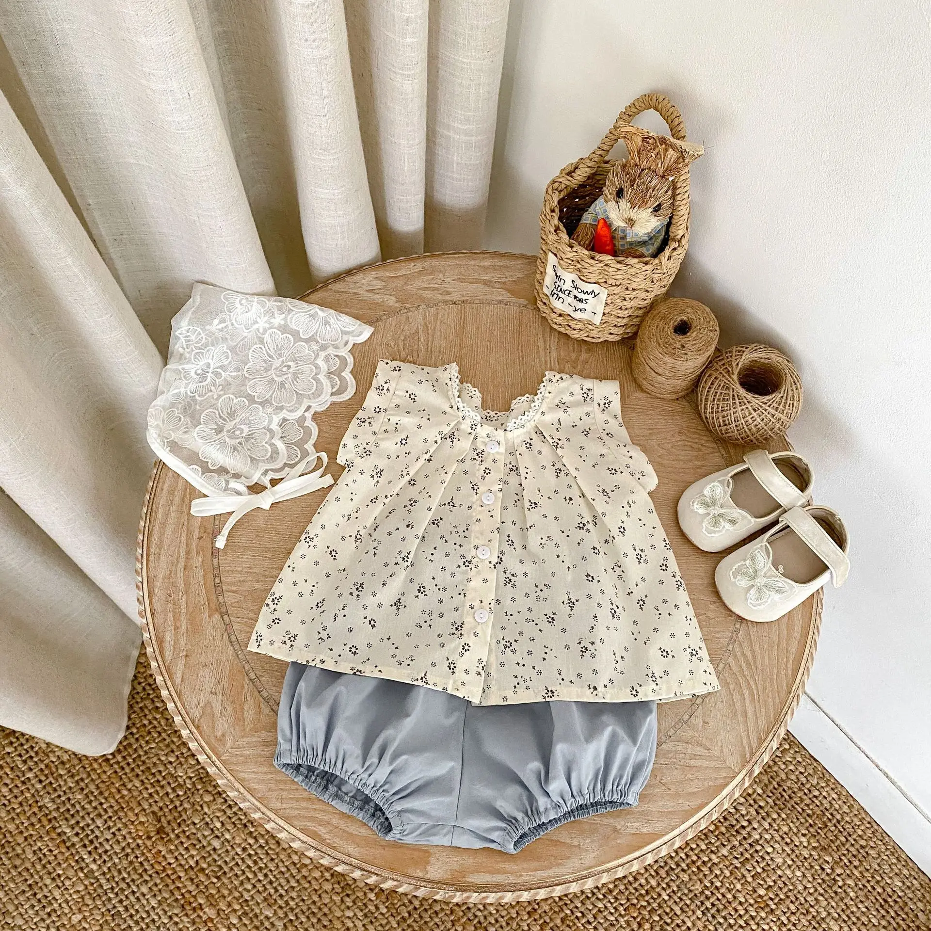 2025 Summer New Baby Sleeveless Clothes Set Girls Cute Floral Tops + Shorts Sweet Princess 2pcs Suit Infant Toddler Outfits
2025 Summer New Baby Sleeveless Clothes Set Girls Cute Floral Tops + Shorts Sweet Princess 2pcs Suit Infant Toddler Outfits