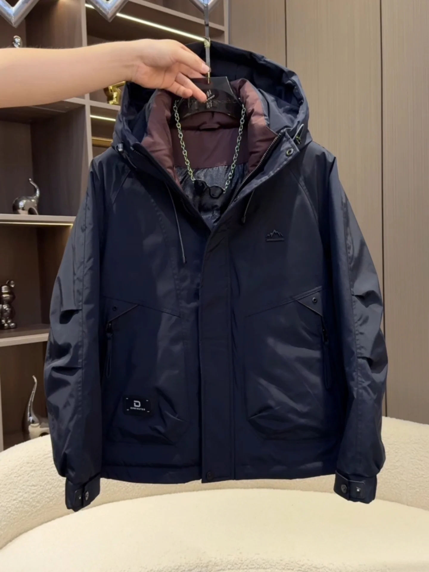 Мужская повседневная модная зимняя куртка с капюшоном, ветрозащитная, теплая, хлопковая, рабочая, простая, универсальная, молодежная, стандартного кроя
Мужская повседневная модная зимняя куртка с капюшоном, ветрозащитная, теплая, хлопковая, рабочая, простая, универсальная, молодежная, стандартного кроя