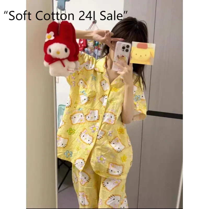 Hello Kitty cartoon pajamas, summer new sweet loungewear, yellow Hello Kitty two-piece pajamas, women's casual loungewear set
Hello Kitty cartoon pajamas, summer new sweet loungewear, yellow Hello Kitty two-piece pajamas, women's casual loungewear set
