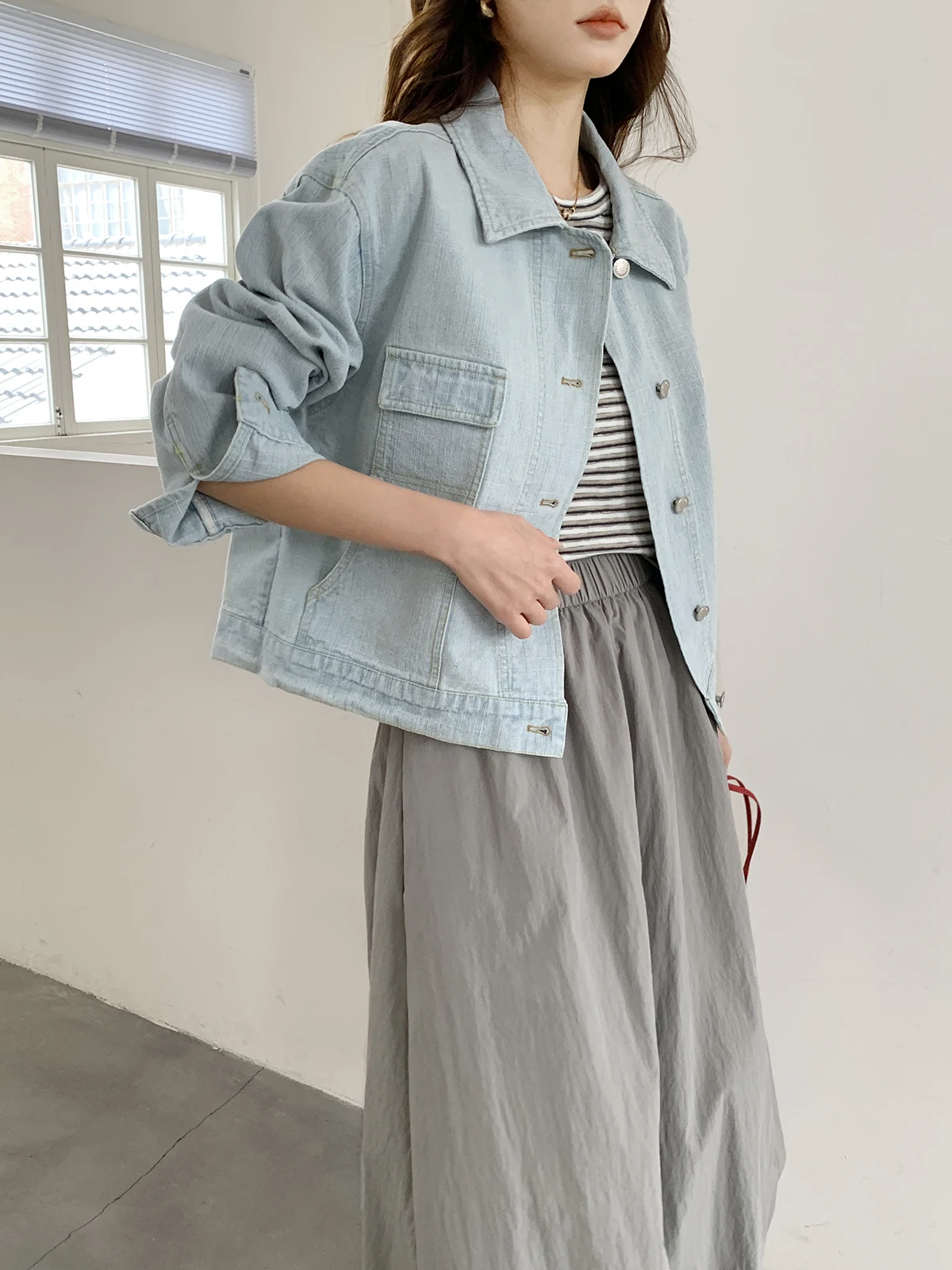 Loose Fit Light Blue Denim Jacket Women's Korean Style Spring New Arrival Weekend Casual Outerwear Long Sleeve Button Closure
Loose Fit Light Blue Denim Jacket Women's Korean Style Spring New Arrival Weekend Casual Outerwear Long Sleeve Button Closure