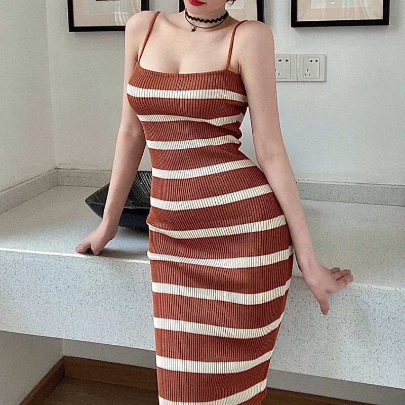 Женское трикотажное платье без рукавов, винтажное обтягивающее платье миди в полоску на бретелях-спагетти, лето 2024
Женское трикотажное платье без рукавов, винтажное обтягивающее платье миди в полоску на бретелях-спагетти, лето 2024