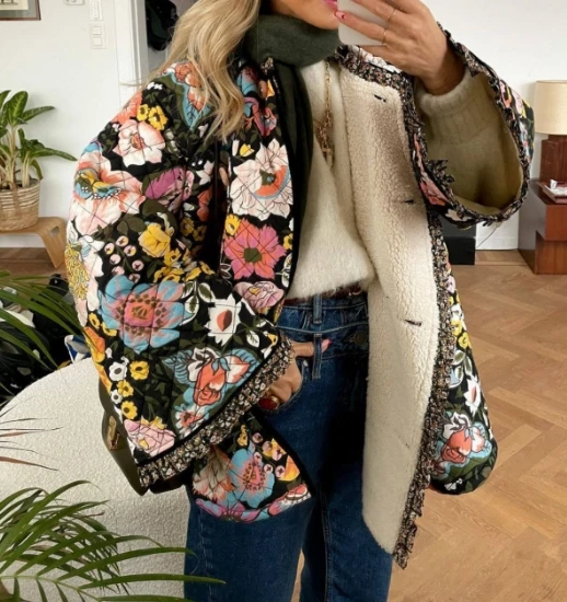 Hot Selling Women's Outerwear 2023 New Fashion Casual Lamb Wool Panel Flare Sleeves Loose Button Warm Coat
Hot Selling Women's Outerwear 2023 New Fashion Casual Lamb Wool Panel Flare Sleeves Loose Button Warm Coat