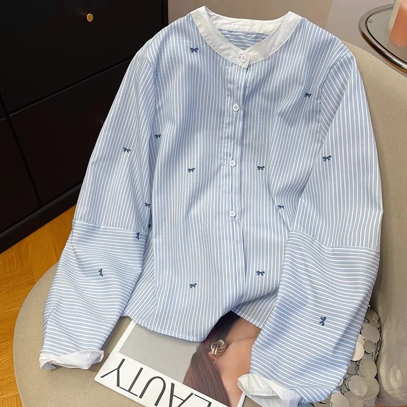 Chic Blue White Striped Bow Embroidery Women Shirt Korean Style Round Neck Long Sleeve Casual Blouse Loose Vintage Versatile Top
Chic Blue White Striped Bow Embroidery Women Shirt Korean Style Round Neck Long Sleeve Casual Blouse Loose Vintage Versatile Top