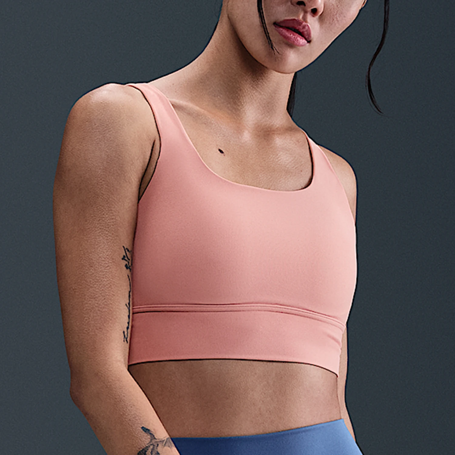 Оригинальный женский спортивный бюстгальтер Nike Zenvy для тренировок в тренажерном зале, дышащий, на шнуровке, DO6620-685
Оригинальный женский спортивный бюстгальтер Nike Zenvy для тренировок в тренажерном зале, дышащий, на шнуровке, DO6620-685