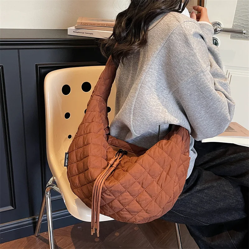 2026 зимние женские стеганые сумки через плечо-пуховики, большие вместительные хлопковые и льняные сумки с завышенной талией для путешествий, дорожные сумки
2026 зимние женские стеганые сумки через плечо-пуховики, большие вместительные хлопковые и льняные сумки с завышенной талией для путешествий, дорожные сумки