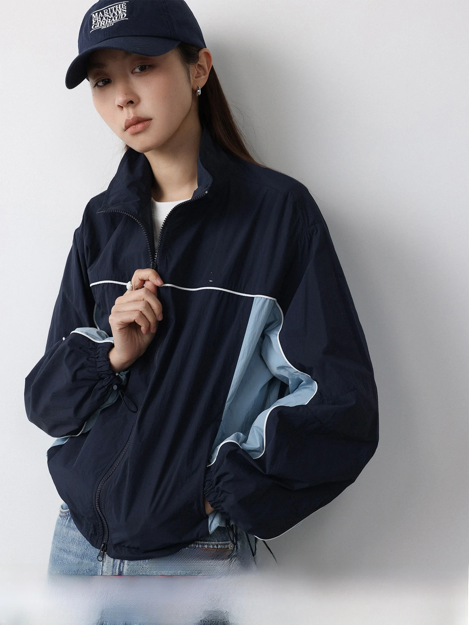 Низкокалорийная ретро-спортивная куртка с цветовыми блоками, длинными рукавами и воротником-стойкой, для бега, повседневная, свободного кроя, из нейлоновой ткани
Низкокалорийная ретро-спортивная куртка с цветовыми блоками, длинными рукавами и воротником-стойкой, для бега, повседневная, свободного кроя, из нейлоновой ткани