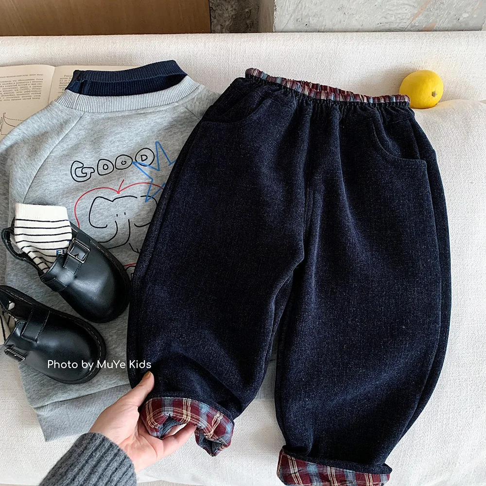 Новые зимние детские шерстяные штаны для мальчиков с эластичной резинкой на талии, утепленные шаровары для маленьких мальчиков, повседневные клетчатые брюки для маленьких мальчиков
Новые зимние детские шерстяные штаны для мальчиков с эластичной резинкой на талии, утепленные шаровары для маленьких мальчиков, повседневные клетчатые брюки для маленьких мальчиков