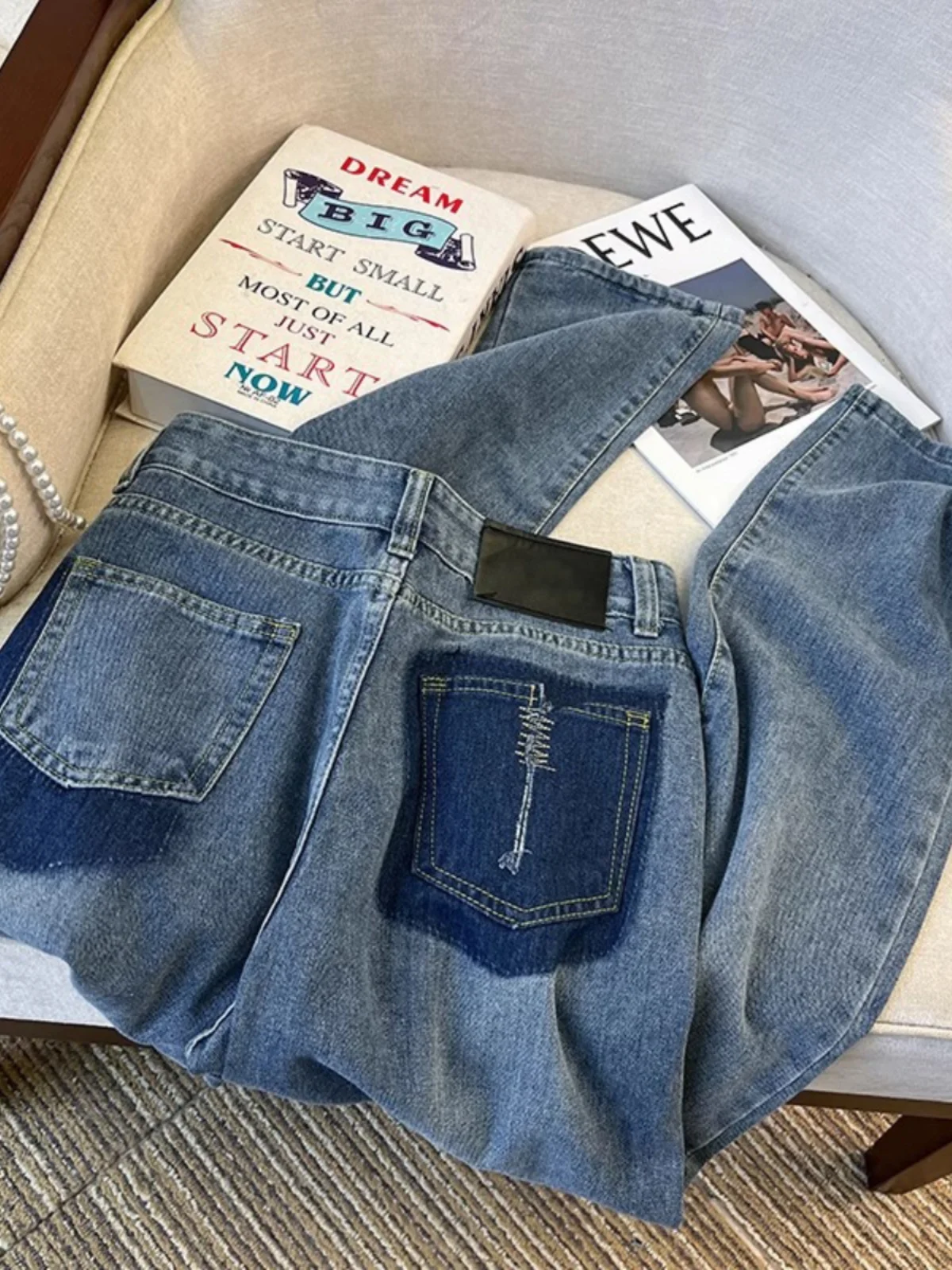 Мужские джинсы в стиле ретро-американский пэчворк, весна-осень, свободные прямые брюки, повседневные, с дизайнерским акцентом.
Мужские джинсы в стиле ретро-американский пэчворк, весна-осень, свободные прямые брюки, повседневные, с дизайнерским акцентом.