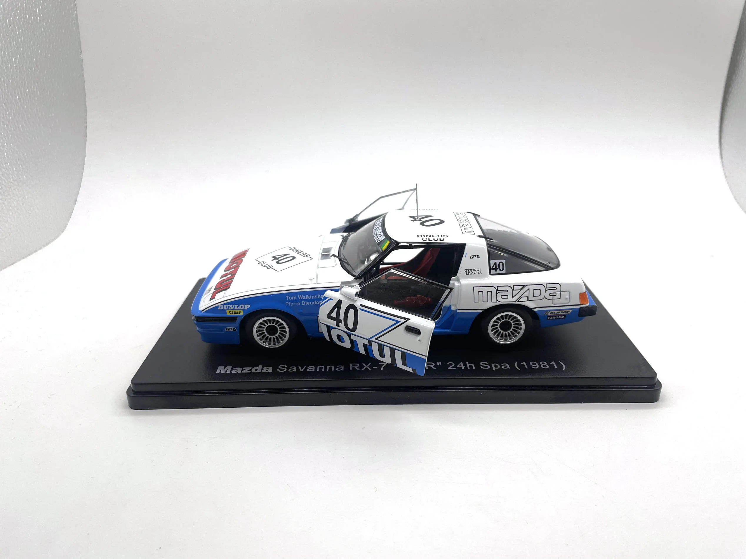 1/24 литая под давлением модель автомобиля Savanna RX-7 TWR 24h Spa 1981, 2-дверный открытый - детский подарок на день рождения, игрушечная сцена, соответствующая с домашним декором
1/24 литая под давлением модель автомобиля Savanna RX-7 TWR 24h Spa 1981, 2-дверный открытый - детский подарок на день рождения, игрушечная сцена, соответствующая с домашним декором