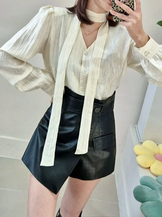 Ele Korean Sle Women's irt Single Button V-Ne Slimming Bead ine Sa Long Sve Loose Fit Faionable Top
Ele Korean Sle Women's irt Single Button V-Ne Slimming Bead ine Sa Long Sve Loose Fit Faionable Top