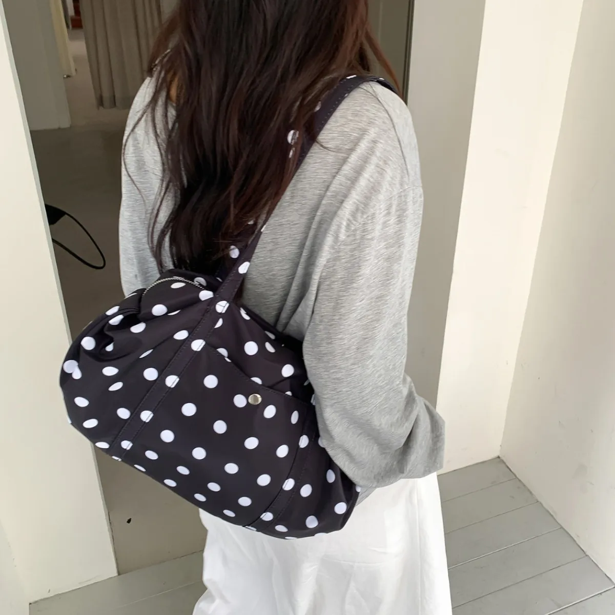 Trendy 2025 Versatile Shoulder Bag Casual Fashion New Luxury Design Simple Female Bags Commuting Handbag For Women Polka Point
Trendy 2025 Versatile Shoulder Bag Casual Fashion New Luxury Design Simple Female Bags Commuting Handbag For Women Polka Point