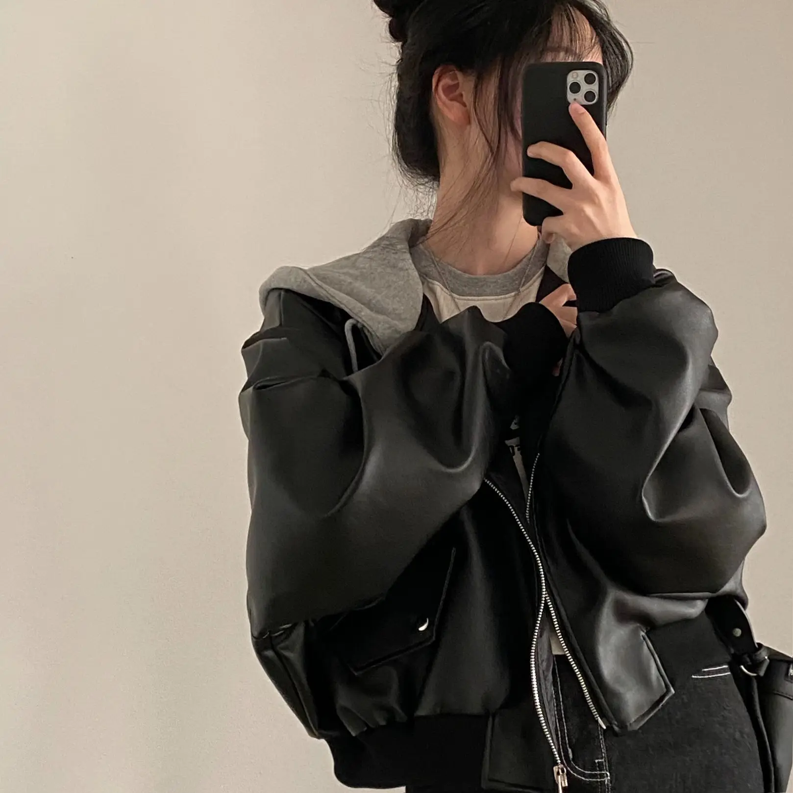 Autumn and Winter Niche Retro Zipper Double Pockets Casual Loose and Versatile Fake Two-piece Hooded Leather Jacket
Autumn and Winter Niche Retro Zipper Double Pockets Casual Loose and Versatile Fake Two-piece Hooded Leather Jacket