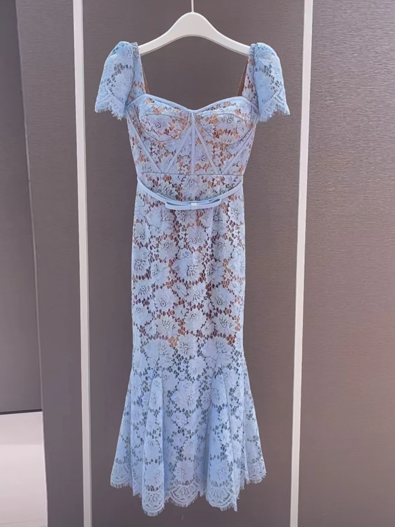 Elegant Blue Lace Fish Tail Dress Square Collar Women's Flavor Spring Fashion Sexy Dress High Waist Short Sleeve Bodycon Gown
Elegant Blue Lace Fish Tail Dress Square Collar Women's Flavor Spring Fashion Sexy Dress High Waist Short Sleeve Bodycon Gown