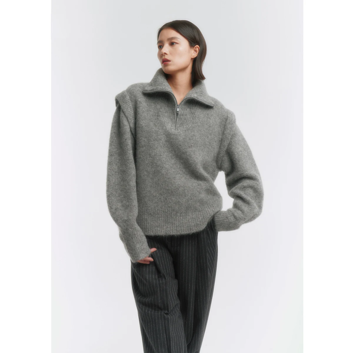 CHICJOC Женский свитер из шерсти королевской бэби-альпаки с широкими плечами, на молнии, вязаный, приятный к коже, модный топ
CHICJOC Женский свитер из шерсти королевской бэби-альпаки с широкими плечами, на молнии, вязаный, приятный к коже, модный топ