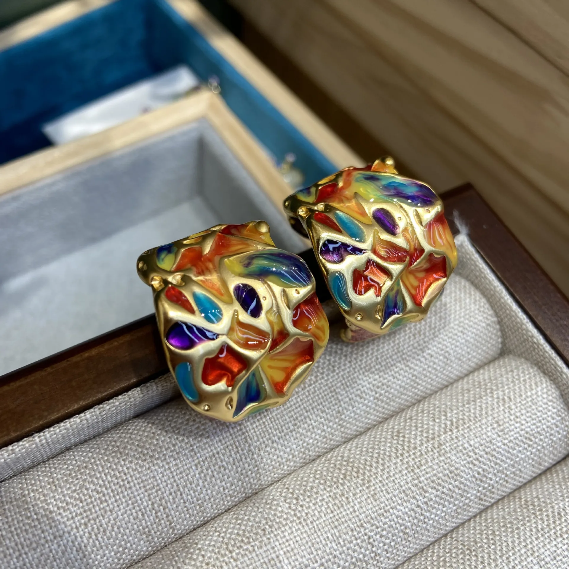 NISHIZAWA Colorful Painting Series Earrings Personality Irregular Contrast Color Personality Earrings Niche Female
NISHIZAWA Colorful Painting Series Earrings Personality Irregular Contrast Color Personality Earrings Niche Female
