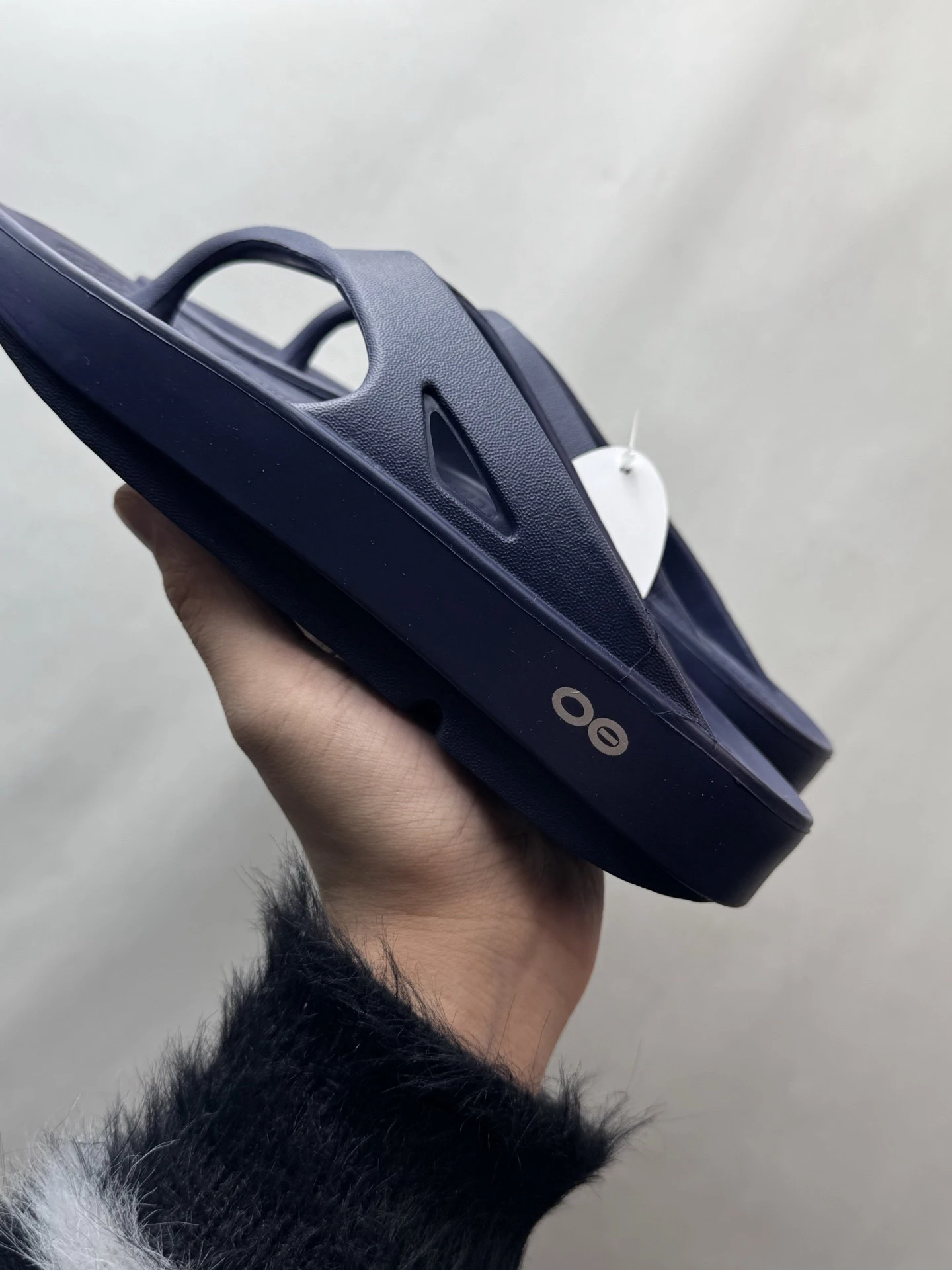 Летние спортивные удобные шлепанцы OOFOS: повседневные тапочки-вьетнамки для мужчин и женщин
Летние спортивные удобные шлепанцы OOFOS: повседневные тапочки-вьетнамки для мужчин и женщин