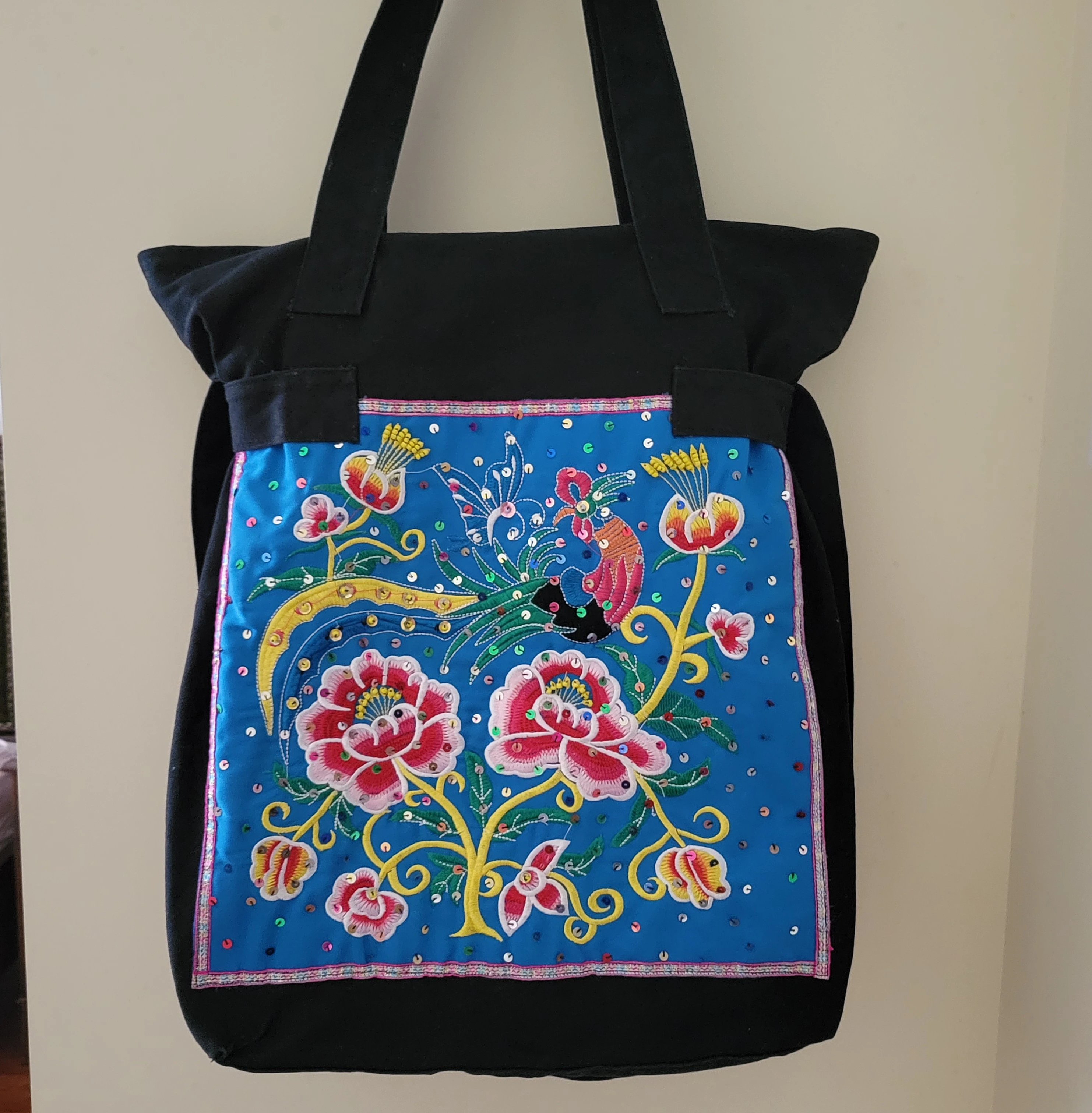 Large Women's bag Bohemian embroidered sequin handmade bag Black canvas shoulder bag Vintage Floral totes bag Summer bag
Large Women's bag Bohemian embroidered sequin handmade bag Black canvas shoulder bag Vintage Floral totes bag Summer bag