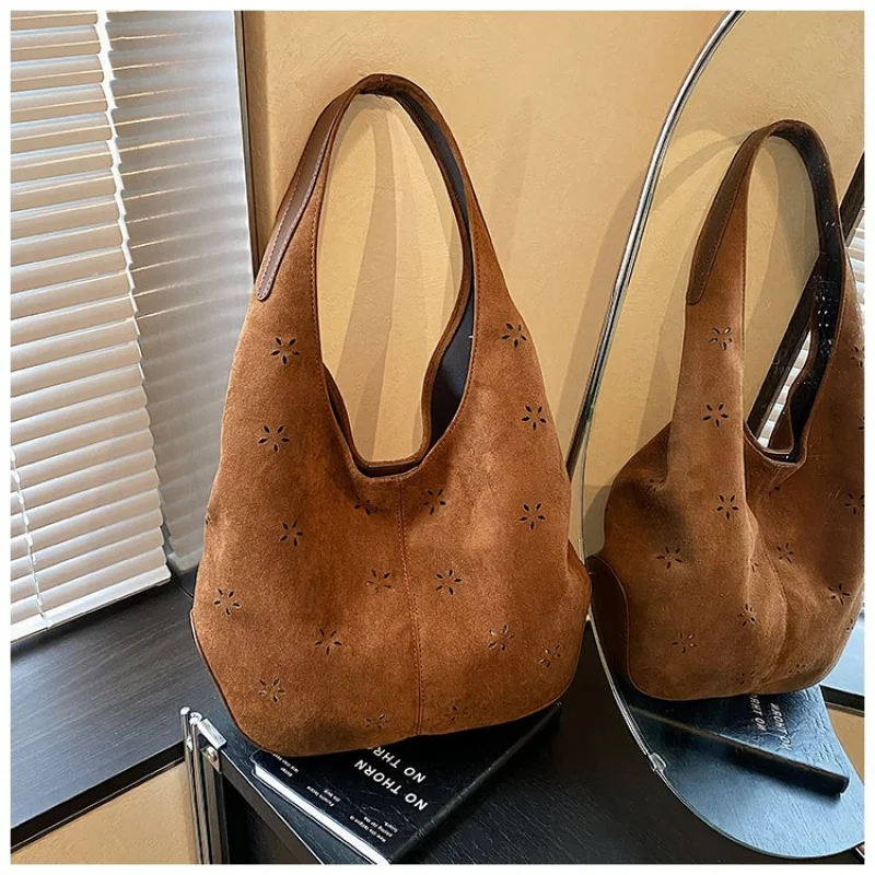 High-End Minimalist Unique Business Leisure Shopper Bag For Women Elegant Commuter Use With Large Capacity Design
High-End Minimalist Unique Business Leisure Shopper Bag For Women Elegant Commuter Use With Large Capacity Design