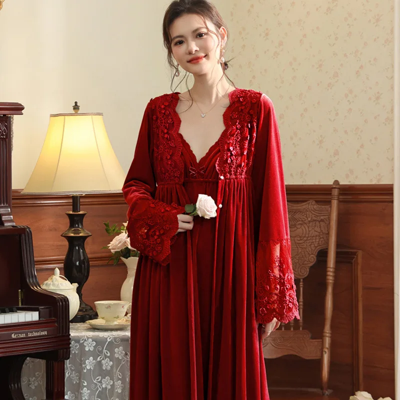 Bridal Morning Gown Long Sleeved Nightgown Women's Gold Velvet French Warm Sleepwear Home Suit Autumn and Winter
Bridal Morning Gown Long Sleeved Nightgown Women's Gold Velvet French Warm Sleepwear Home Suit Autumn and Winter