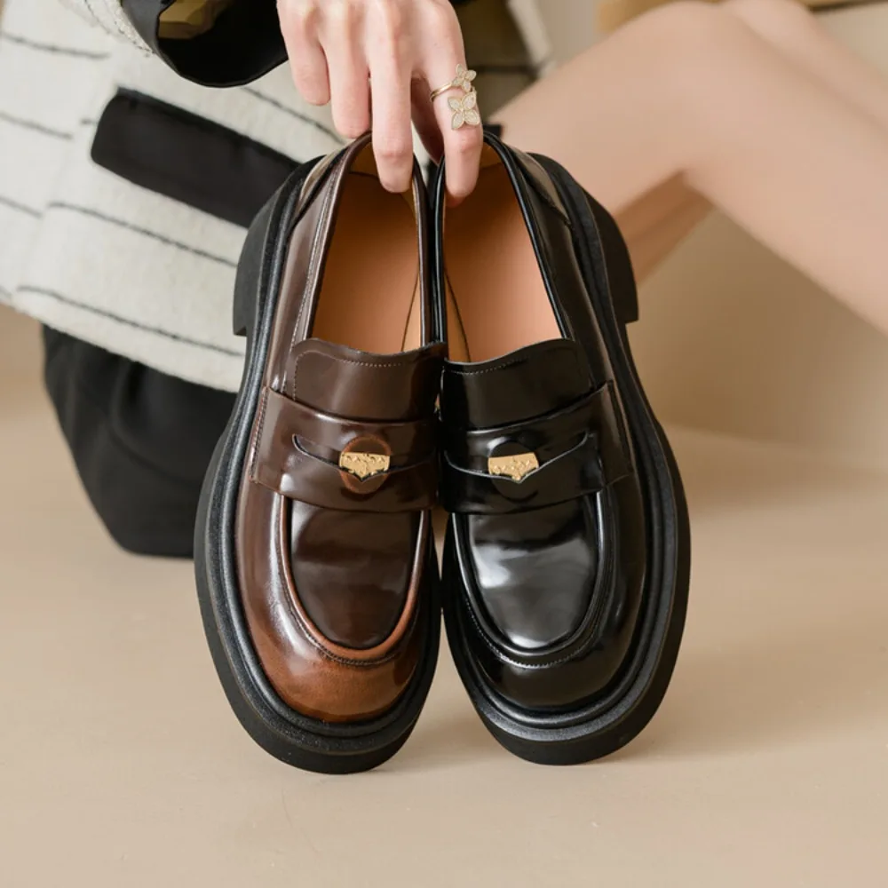 Женские лоферы на платформе из натуральной кожи, весна 2026, ретро-стиль, без застежек, с круглым носком и металлическим декором, для работы и дома
Женские лоферы на платформе из натуральной кожи, весна 2026, ретро-стиль, без застежек, с круглым носком и металлическим декором, для работы и дома