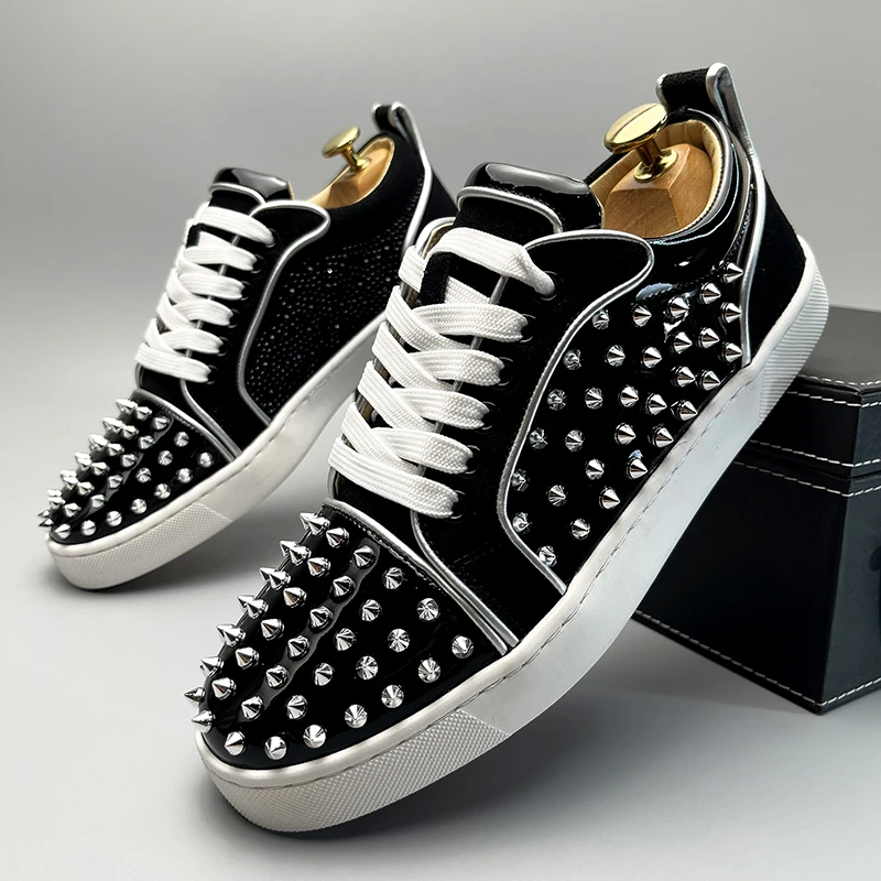 Мужская роскошная модная обувь для сцены, ночного клуба с заклепками, обувь из мягкой кожи с шипами, туфли на плоской подошве, кроссовки на платформе с шипами, дизайнерская трендовая обувь 
Мужская роскошная модная обувь для сцены, ночного клуба с заклепками, обувь из мягкой кожи с шипами, туфли на плоской подошве, кроссовки на платформе с шипами, дизайнерская трендовая обувь