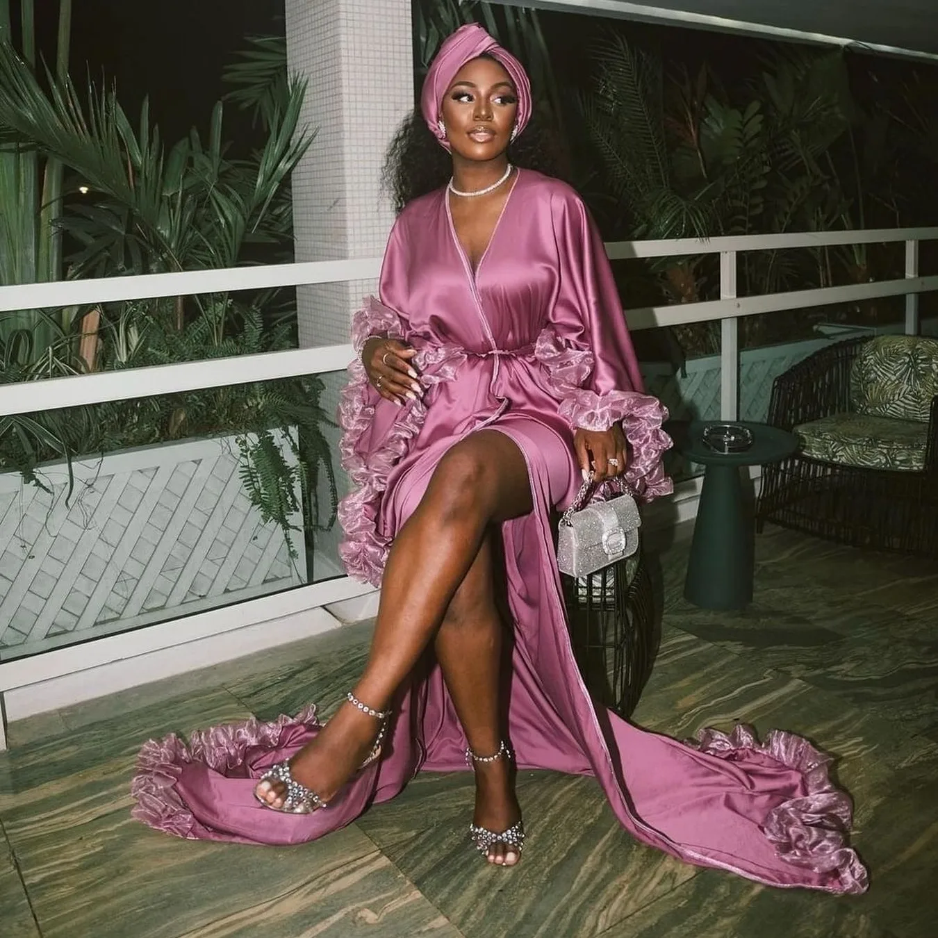 Dusty Pink Satin Long Bridal Robe Puff Sleeves Ruffles Trimmed Women Maxi Dresses Kaftan Long Gowns Free Size
Dusty Pink Satin Long Bridal Robe Puff Sleeves Ruffles Trimmed Women Maxi Dresses Kaftan Long Gowns Free Size
