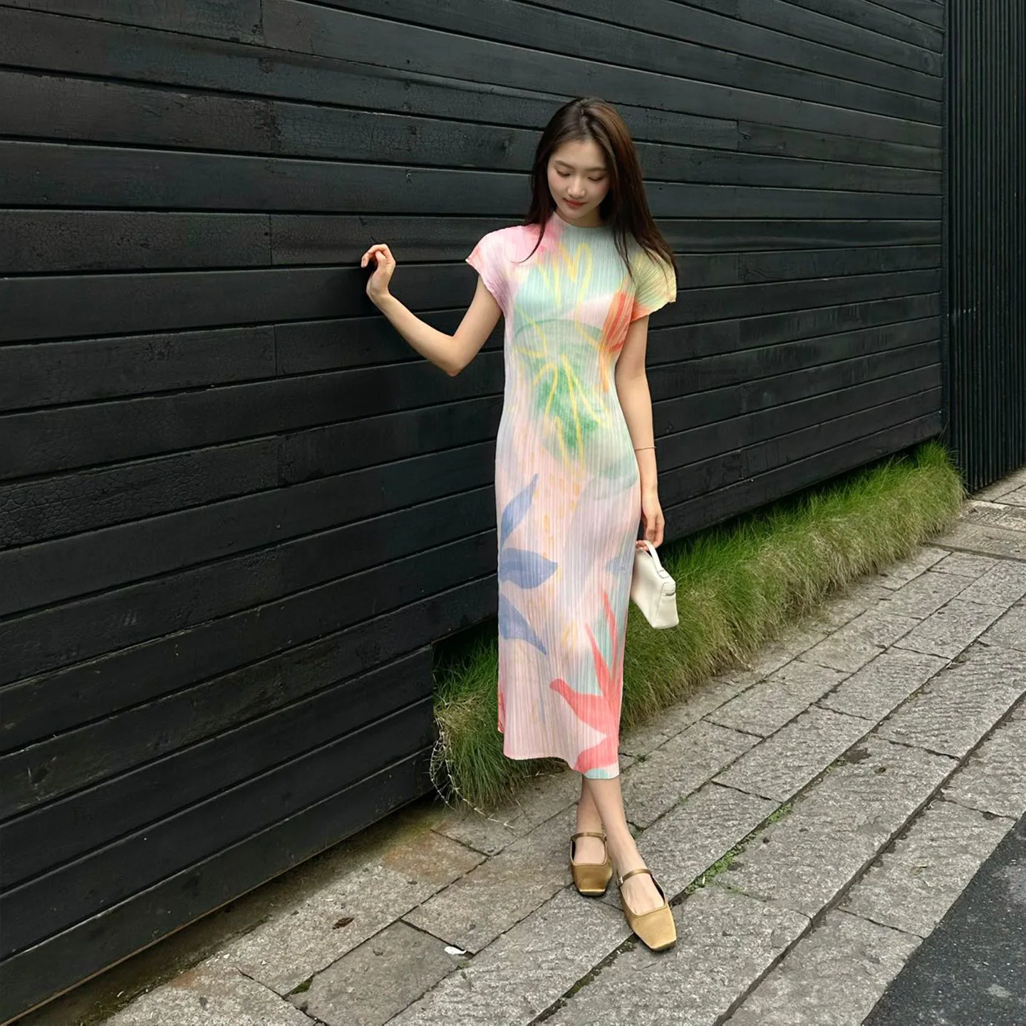 Miyake Folds 2026 New Summer Tie-dye Dress Female Summer Short-sleeved High-neck Thin Senior Sense of Temperament Long Skirt
Miyake Folds 2026 New Summer Tie-dye Dress Female Summer Short-sleeved High-neck Thin Senior Sense of Temperament Long Skirt
