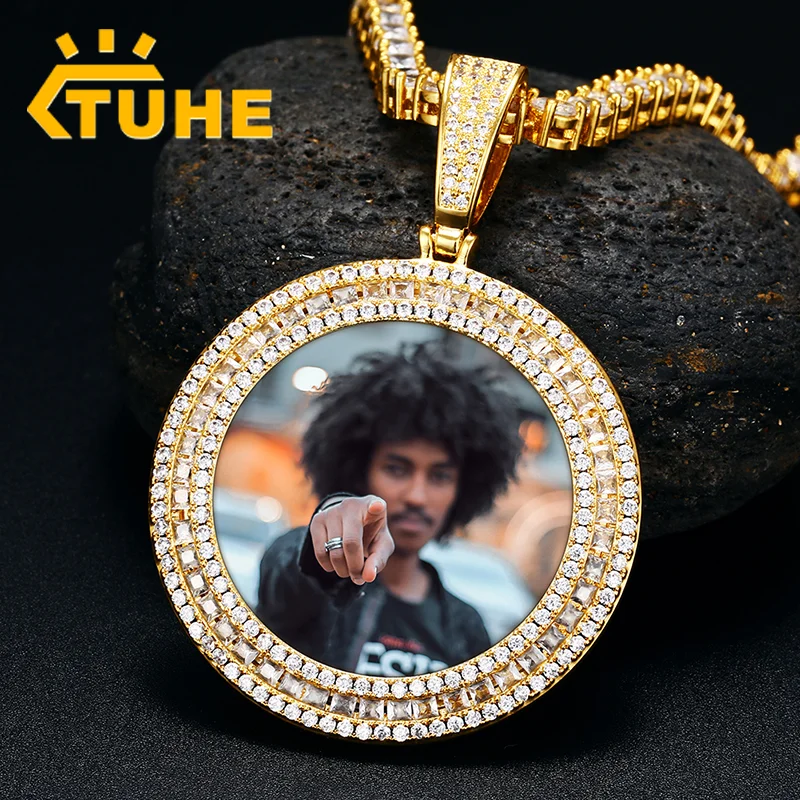 Ожерелье с подвеской в виде фотографий, 3 ряда, круглые медальоны с памятью, ожерелье для мужчин с кубинской цепочкой из циркона со льдом
Ожерелье с подвеской в виде фотографий, 3 ряда, круглые медальоны с памятью, ожерелье для мужчин с кубинской цепочкой из циркона со льдом