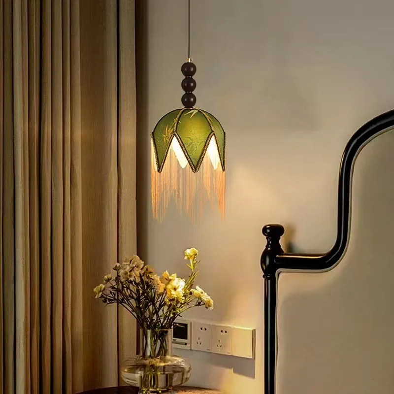 French Retro Style Tassel Fabric Pendant Lights Bedroom Bedside Hanging Lamps Medieval Green Fringed Home Chandeliers Fixtures
French Retro Style Tassel Fabric Pendant Lights Bedroom Bedside Hanging Lamps Medieval Green Fringed Home Chandeliers Fixtures
