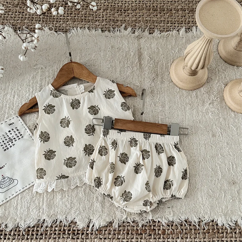 2025 Summer Baby Clothing Lace Patchwork Sleeveless Tops And Bloomers 2 Pcs Girls Infant Suit Baby Clothes Suit
2025 Summer Baby Clothing Lace Patchwork Sleeveless Tops And Bloomers 2 Pcs Girls Infant Suit Baby Clothes Suit