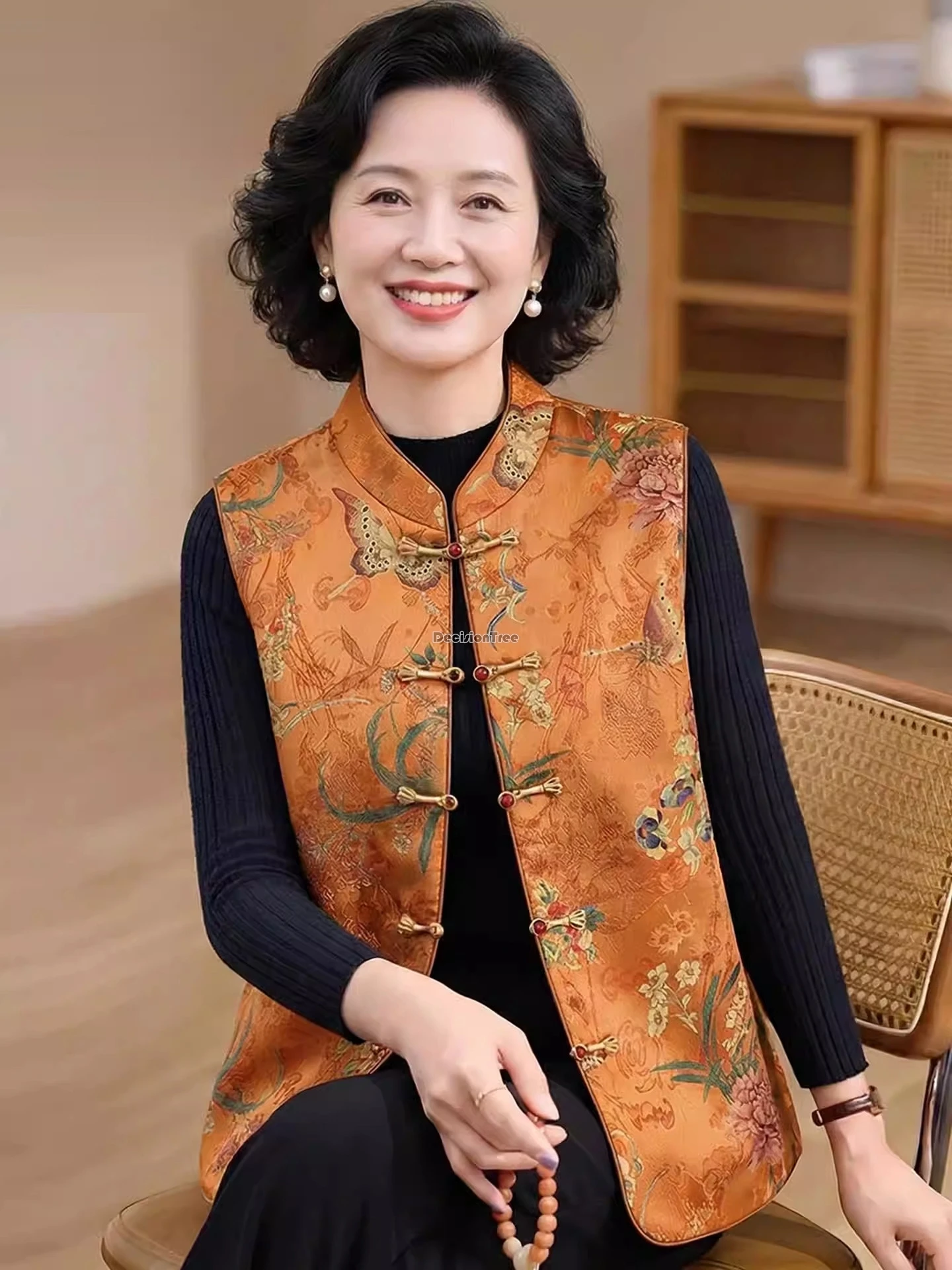 2026 new summer chinese retro national style women tang suit blouse stand collar sleeveless cheongsam button printed vest top
2026 new summer chinese retro national style women tang suit blouse stand collar sleeveless cheongsam button printed vest top