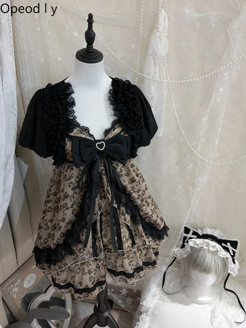 Y2k subculture Japanese original leopard print suspender dress sweet sexy bow hot girl rhinestone black lace cardigan
Y2k subculture Japanese original leopard print suspender dress sweet sexy bow hot girl rhinestone black lace cardigan