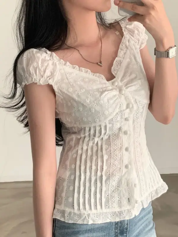 Ретро-топ из шифона с кружевной отделкой, женский, в корейском стиле, с V-образным вырезом, плиссированный дизайн, короткий рукав-фонарик
Ретро-топ из шифона с кружевной отделкой, женский, в корейском стиле, с V-образным вырезом, плиссированный дизайн, короткий рукав-фонарик