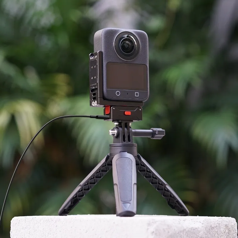 For DJI OSMO 360 L Bracket Magnetic Mount Aluminum Quick Release Panoramic Camera Tripod Selfie Stick Vlog Holder Accessories
For DJI OSMO 360 L Bracket Magnetic Mount Aluminum Quick Release Panoramic Camera Tripod Selfie Stick Vlog Holder Accessories