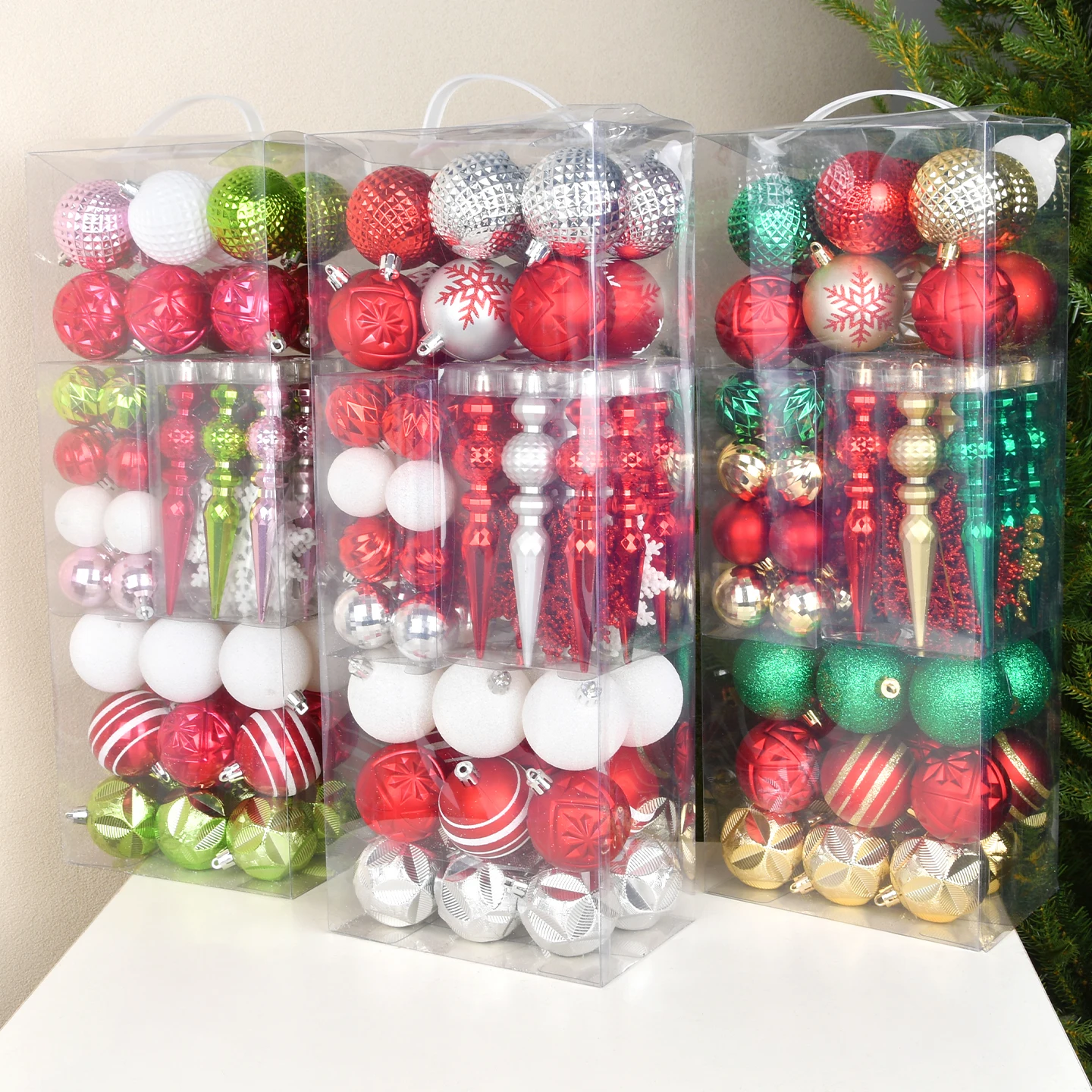 74 комплекта подвесок в виде рождественских украшений в пластиковой упаковке с окрашенными шариками
74 комплекта подвесок в виде рождественских украшений в пластиковой упаковке с окрашенными шариками