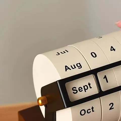 1Pcs Daily Flip Rotary Calendar Wooden Vintage-style Perpetual Calendar Reusable Ornament Manual Countdown Calendar Dormitory
1Pcs Daily Flip Rotary Calendar Wooden Vintage-style Perpetual Calendar Reusable Ornament Manual Countdown Calendar Dormitory