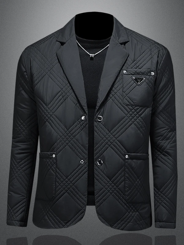 Утепленный повседневный деловой мужской костюм для зимы, модный городской стиль, длинный рукав, цветной круглый подол, декор на одной пуговице
Утепленный повседневный деловой мужской костюм для зимы, модный городской стиль, длинный рукав, цветной круглый подол, декор на одной пуговице