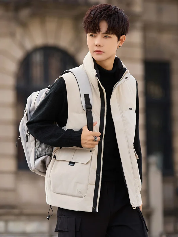 Модный брендовый молодежный мужской пуховый жилет в корейском стиле с воротником-стойкой, 3D-дизайном и большими карманами, для активного отдыха
Модный брендовый молодежный мужской пуховый жилет в корейском стиле с воротником-стойкой, 3D-дизайном и большими карманами, для активного отдыха