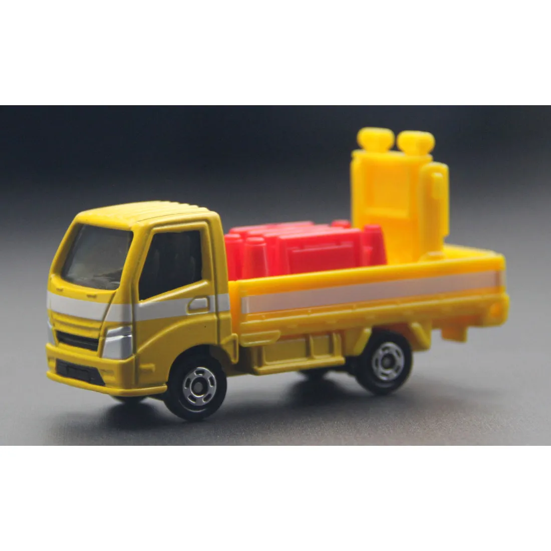 Original TAKARA TOMY Tomica No.82 Road Safety Equipment Transport Truck Diecast Alloy Model with Opening Tailgate & Suspension C
Original TAKARA TOMY Tomica No.82 Road Safety Equipment Transport Truck Diecast Alloy Model with Opening Tailgate & Suspension C