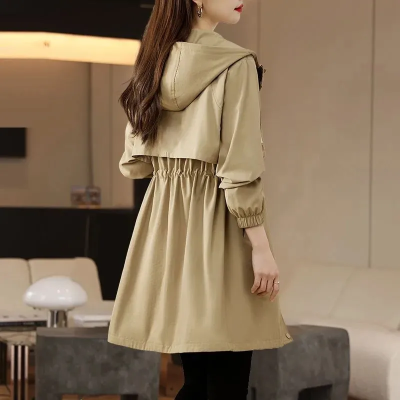 2024 New Women's Trench Coat Spring Autumn Coat Medium Length Hooded Casual Jacket Tops Female Lined Windbreaker Outerwear
2024 New Women's Trench Coat Spring Autumn Coat Medium Length Hooded Casual Jacket Tops Female Lined Windbreaker Outerwear