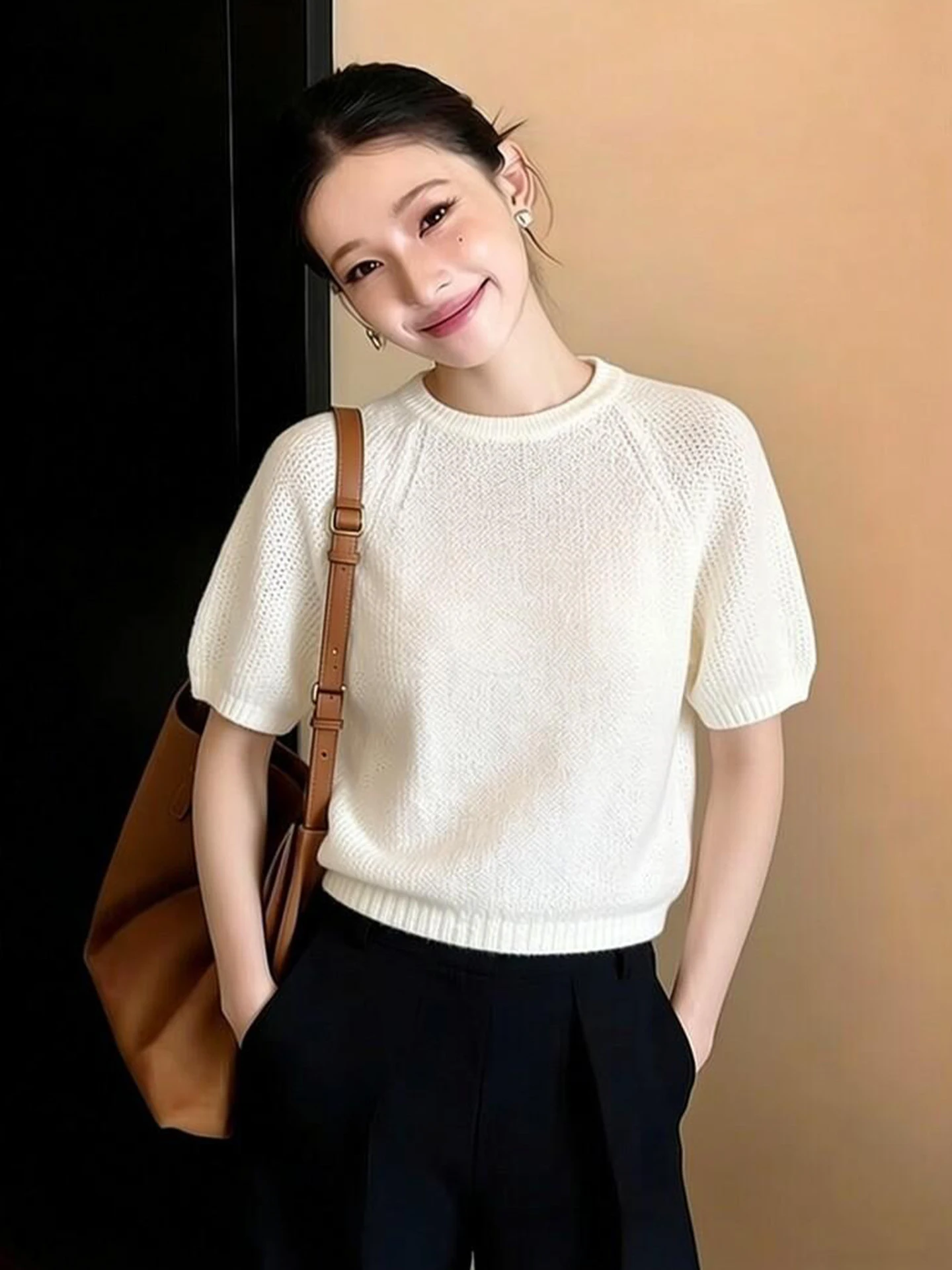 Fashionable Comfortable Short Sleeve Knitted Shirt Lightweight round Neck Top Versatile Spring Summer Casual Style Women's Shirt
Fashionable Comfortable Short Sleeve Knitted Shirt Lightweight round Neck Top Versatile Spring Summer Casual Style Women's Shirt