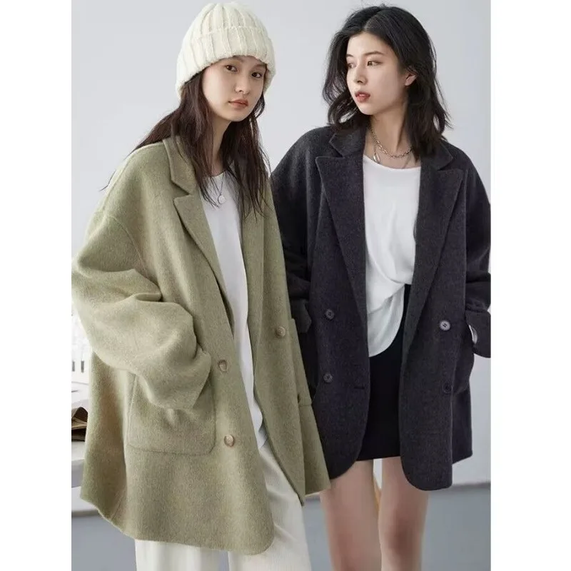 Женское милое свежее двустороннее шерстяное пальто в студенческом стиле, свободный крой, двубортный однотонный костюм с воротником, осень-зима
Женское милое свежее двустороннее шерстяное пальто в студенческом стиле, свободный крой, двубортный однотонный костюм с воротником, осень-зима
